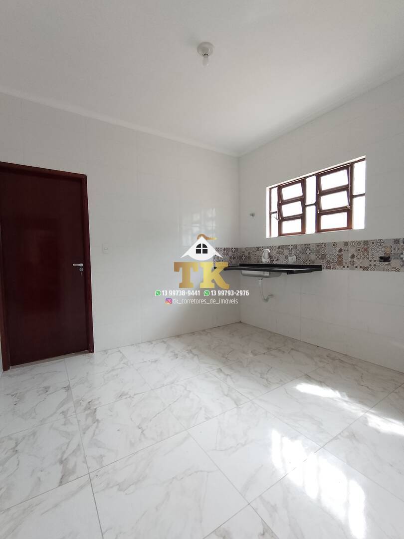 Casa à venda com 2 quartos, 70m² - Foto 4